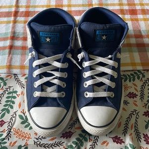 Converse Men’s 6, Women’s 8. Worn once, brand new condition. 3/4 high blue/grey